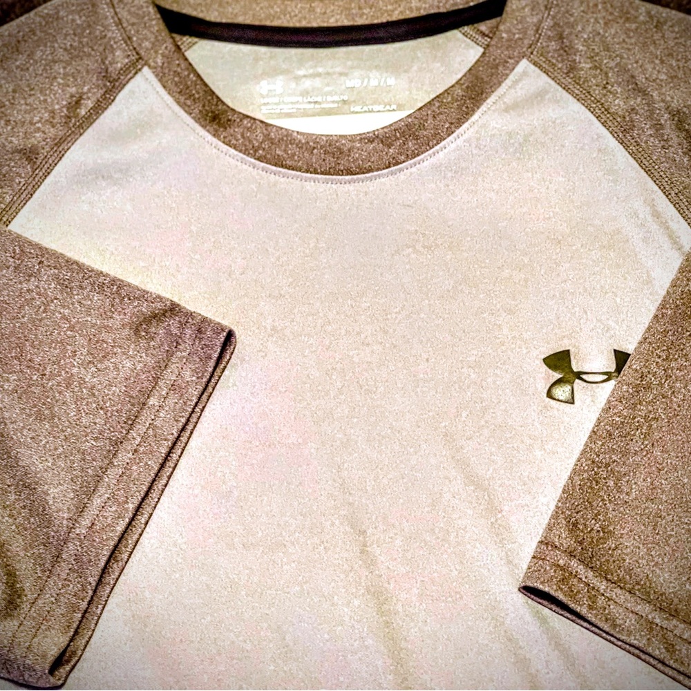 MENS UNDERARMOUR BASE BALL JERSEY TYPE SHIRT